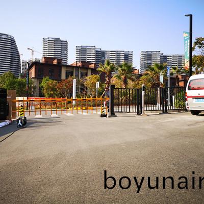 汕(shan)尾保(bao)利(li)希爾(er)頓酒(jiu)店安(an)裝車牌識彆及廣告道閘