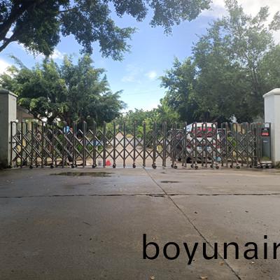 汕(shan)尾南景(jing)邨(cun)安(an)裝(zhuang)不鏽(xiu)鋼(gang)伸縮電(dian)動(dong)門(men)