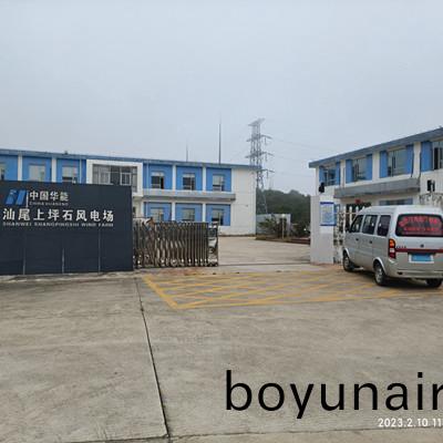 汕尾(wei)上(shang)坪(ping)石風電(dian)場(chang)大(da)門(men)安裝(zhuang)電(dian)動(dong)伸縮門