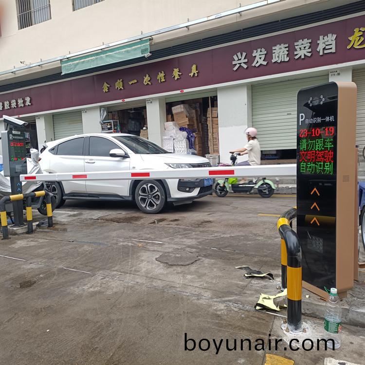 深圳龍(long)華區民(min)治菜市(shi)場(chang)安裝(zhuang)明晟車(che)牌識彆智能道閘(zha)係(xi)統(tong)項目(mu)